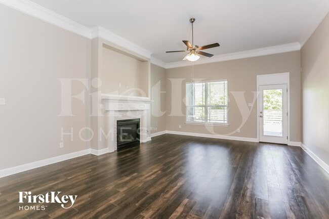 Foto del edificio - 9923 Oaklawn Dr