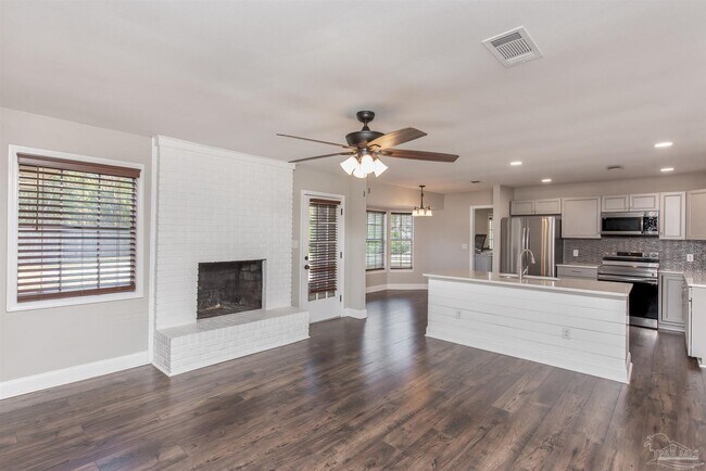 Foto del edificio - 8238 Li Fair Dr