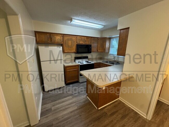 Foto del edificio - 130 Heather Rd
