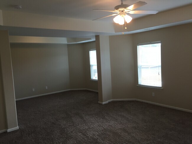 Building Photo - 17 Amber Dr
