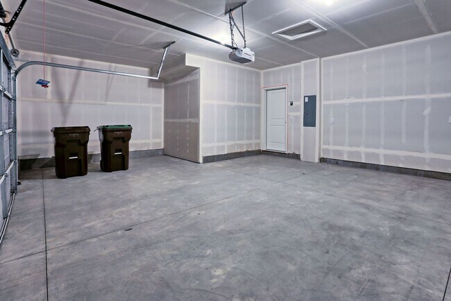 Building Photo - 4768 Champlain Dr