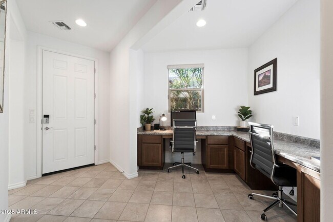 Building Photo - 678 E Cobble Stone Dr