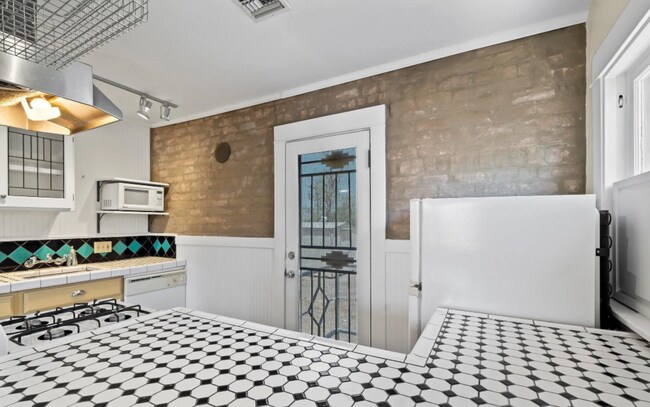 Foto del edificio - 1035 E Lee St