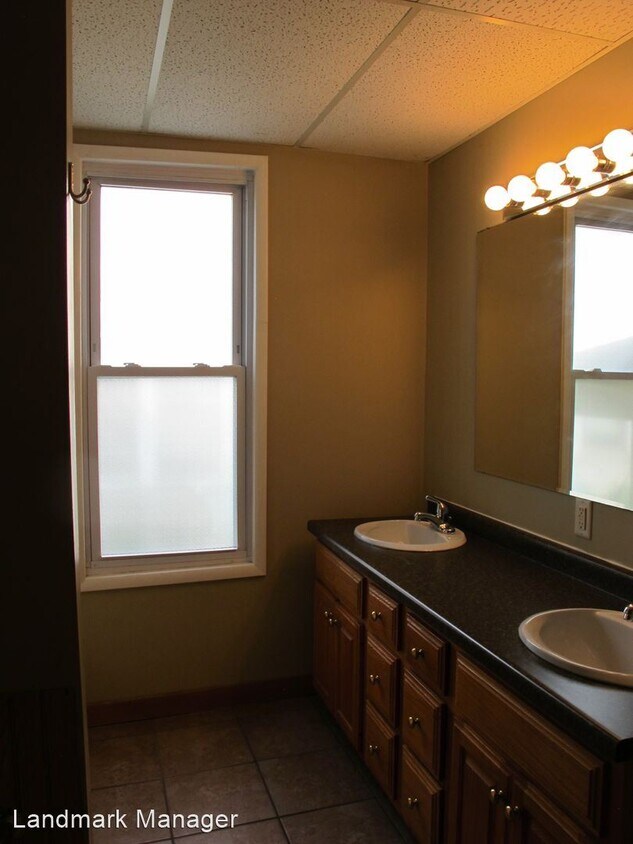 Foto principal - 8 br, 3 bath House - 326 E. Walnut Street