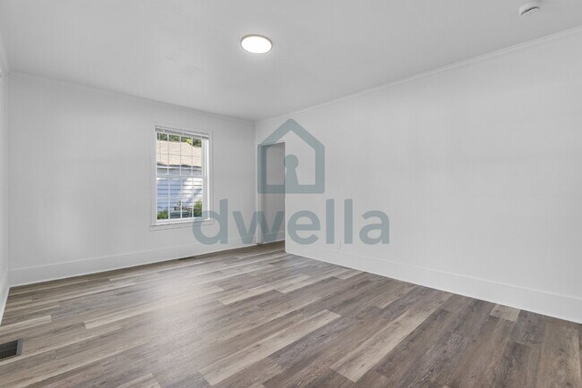 Foto del edificio - LOCATION, LOCATION, LOCATION!!! 3-Bedroom RENOVATED Rental Home-UNMATCHED CONVENIENCE!