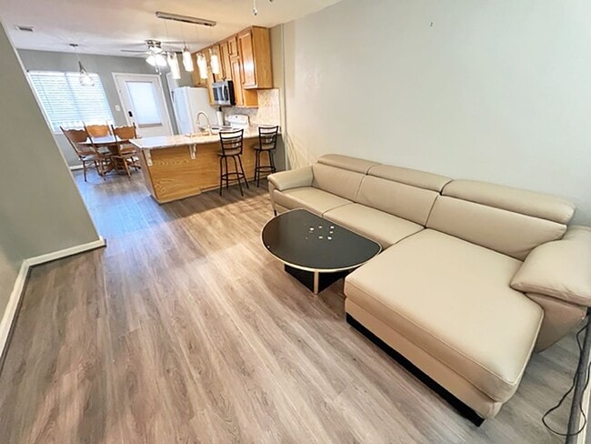Foto del edificio - Great 2 Bdrm 1-1/2 Bath Condo at UNT in Denton, TX