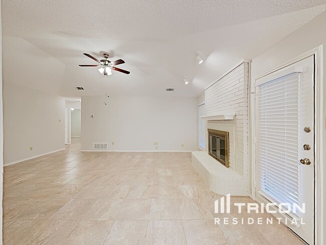Foto del edificio - 6003 Meadowside Trail
