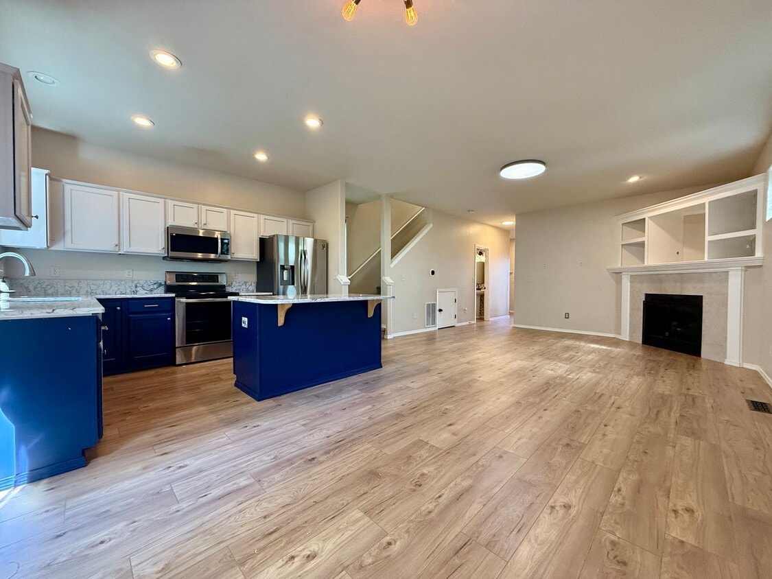 Primary Photo - Updated Craftsman on Corner Lot in Aloha~ ...