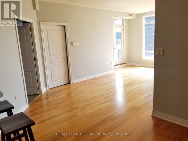 Photo du bâtiment - 100 Hayden St