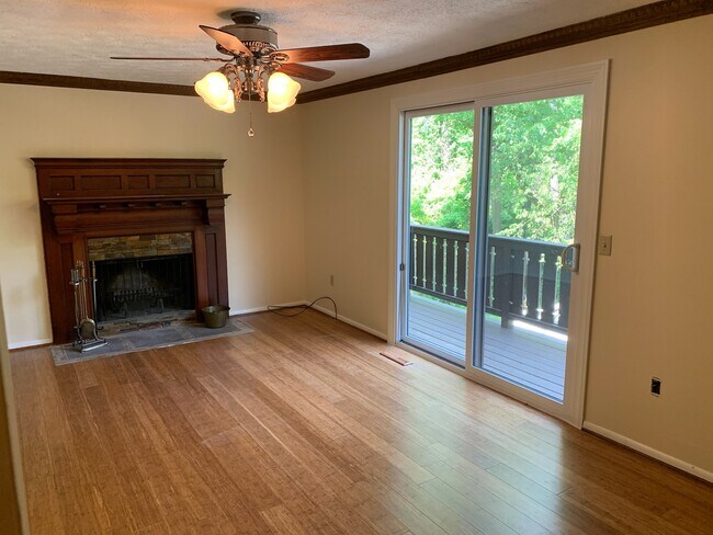 Chimenea de leña - 111 Little Glen Dr