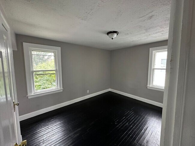 Building Photo - 5727 Buckingham Ave