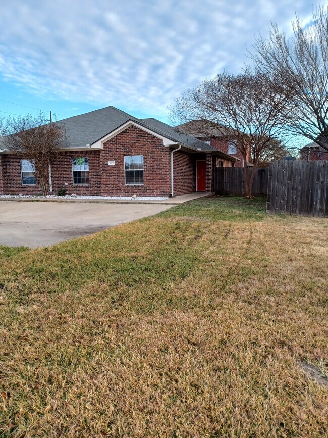 Front entry to Duplex - 1709 Prairie Dr