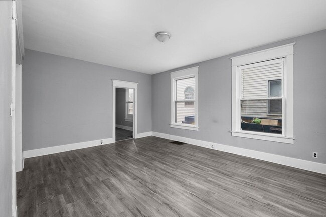 Building Photo - 1321 W 13th St