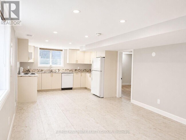 Building Photo - 735 Borthwick Ave