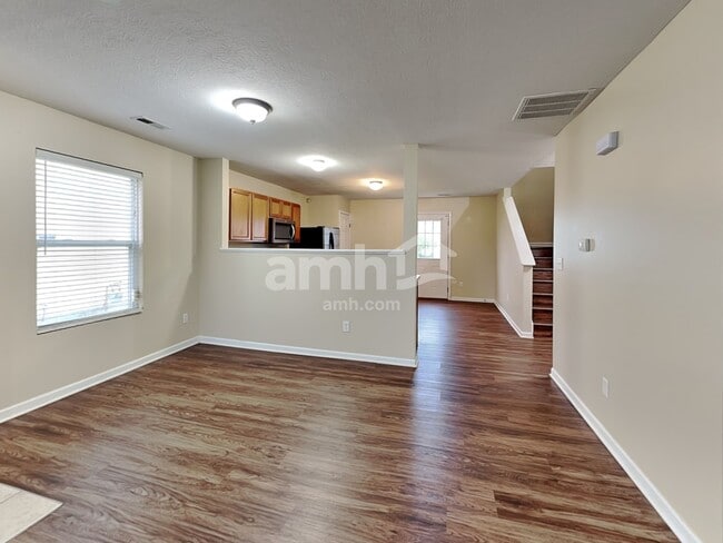 Foto del edificio - 1245 Cloverview St