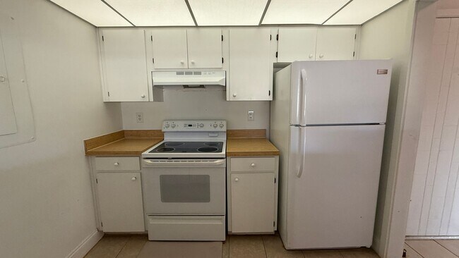 Foto del edificio - Quaint and Cozy 2-Bed 2- Bath 2nd Floor Condo – The Perfect Blend of Comfort and Style!