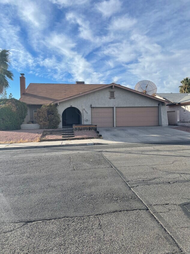 Foto principal - 6135 W La Palma Pkwy