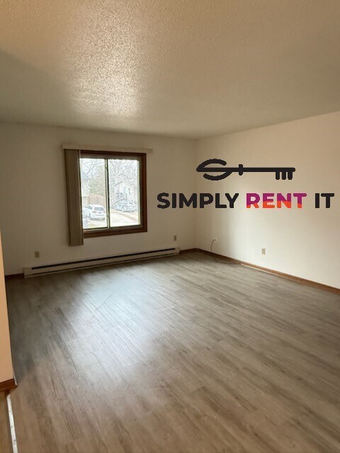 Foto del edificio - 2 Bedroom With Off-Street Parking in Nevada, IA