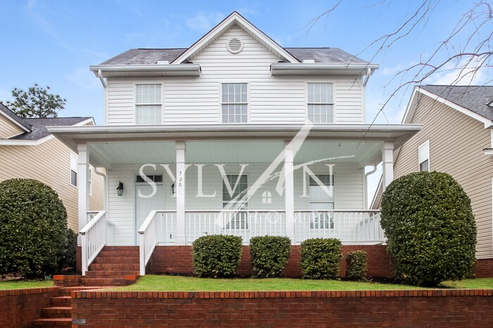 Primary Photo - Welcome home to this 3 bedroom, 2 bathroom...