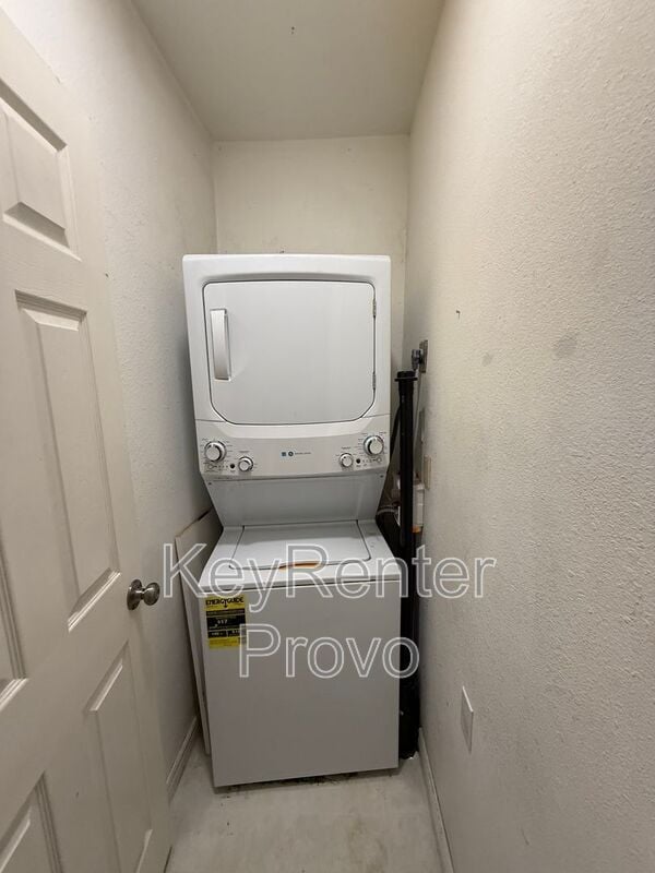 Building Photo - 153 200 S