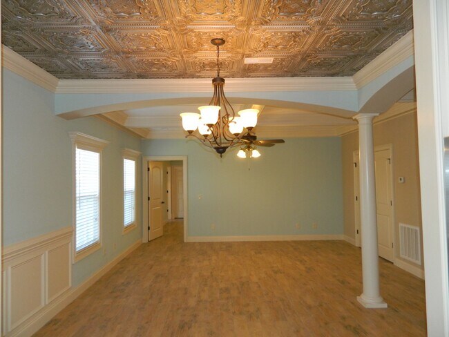 Building Photo - 1625 Pickford Ln