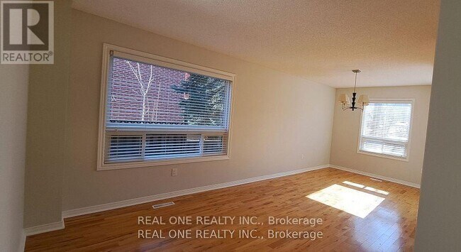 Building Photo - 552 Marlatt Dr