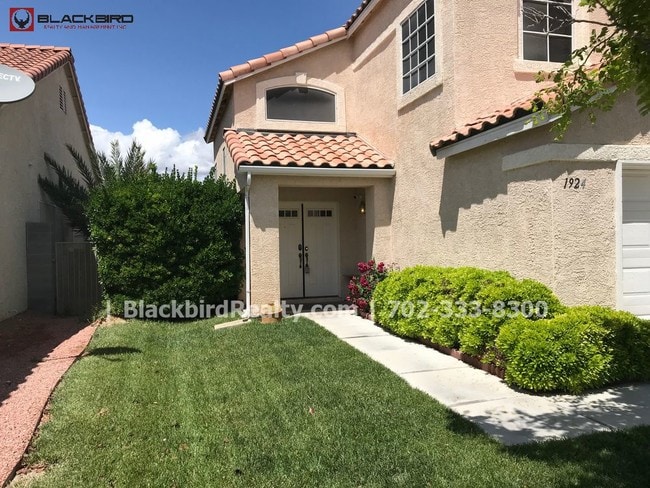Building Photo - NW 3 Bedroom Swimming Pool Solar Panels