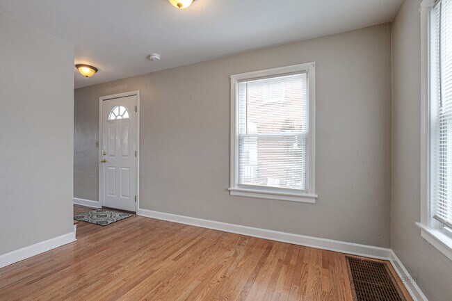 Building Photo - 617 Waukegan Rd