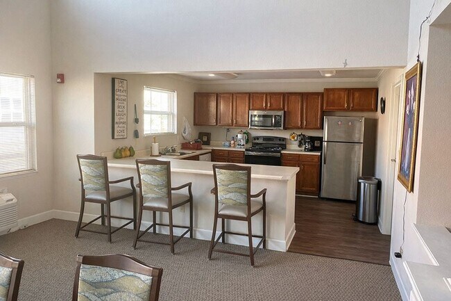 Foto del edificio - PENNYRILE SENIOR APARTMENTS