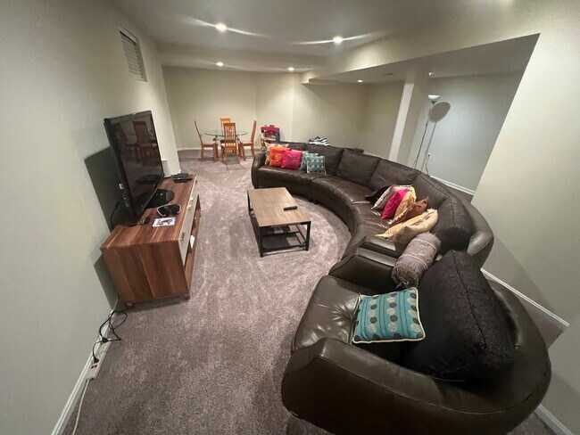 Building Photo - 9814 Portside Dr