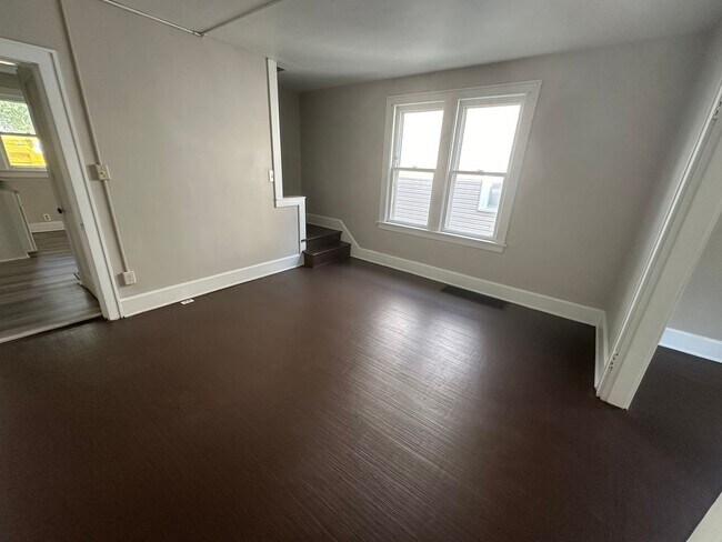 Building Photo - Cozy 3-Bed/1-Bath Duplex: Columbus Living ...