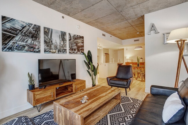 Building Photo - 1020 Rue de Bleury