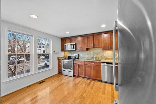 Building Photo - 4BR/2.5BA Townhome on Quiet Cul-de-Sac with Screened Deck & Walkout Basement