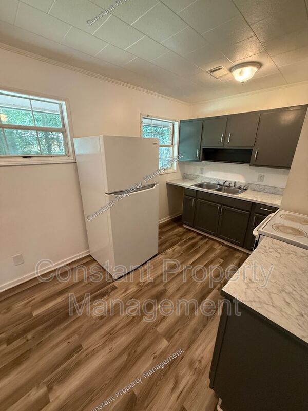 Foto del edificio - 3371 Adkins Ave