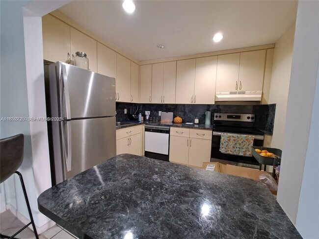 Foto del edificio - 7150 Indian Creek Dr