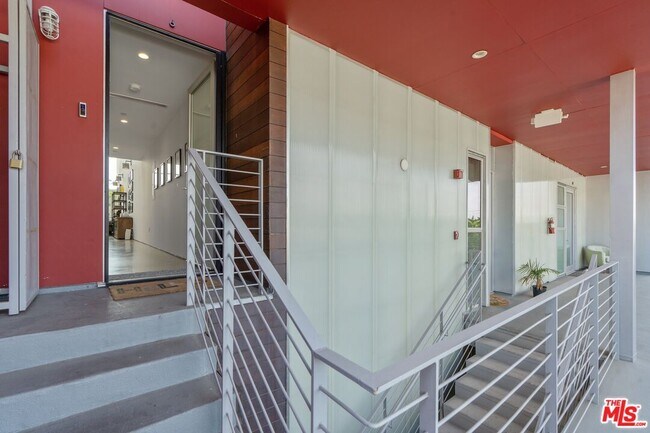 Foto del edificio - 611 N Bronson Ave