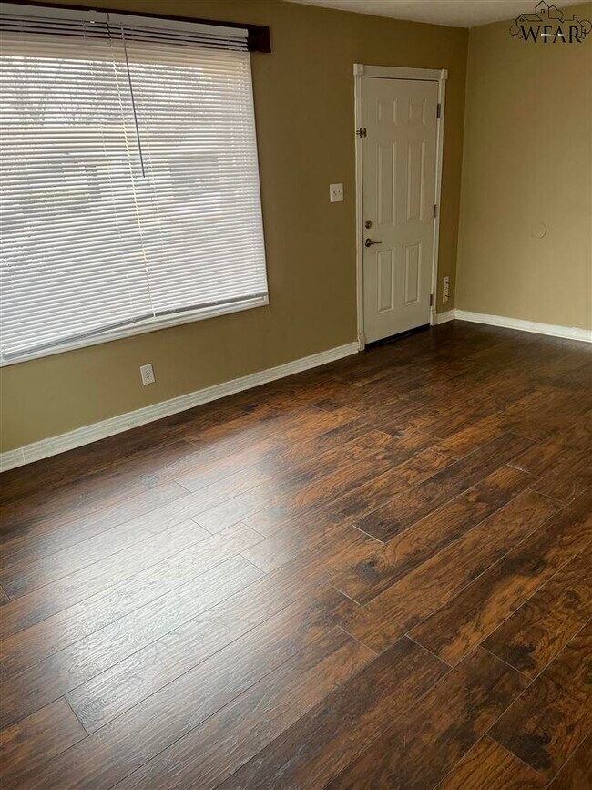 Foto del edificio - 2919 Featherston Ave