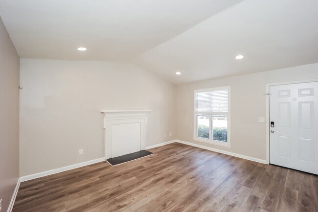 Foto del edificio - 5380 Forest Downs Cir