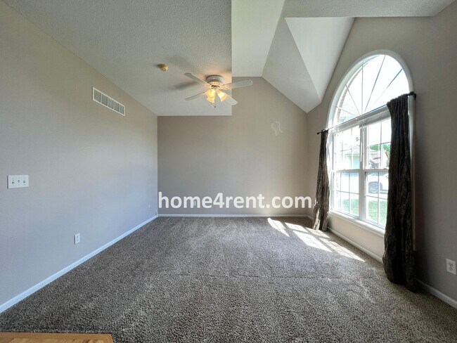 Foto del edificio - Wonderful Northland Home w/ Hardwood Floors and Plenty of Space!!