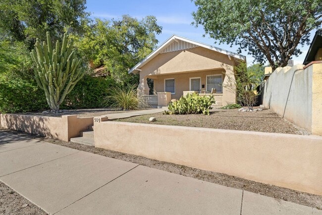 Photo - Vintage Bungalow Near University of Arizona House