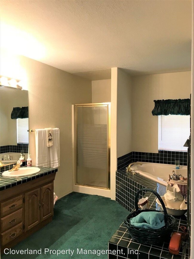 Building Photo - 4 br, 3 bath House - 552 Bret Harte Drive