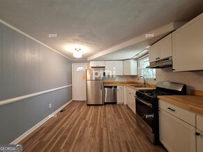 Building Photo - 6139 Lullwater Dr