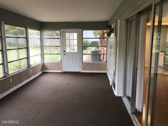 Building Photo - 3 br, 2 bath House - 411 Laurelann Dr