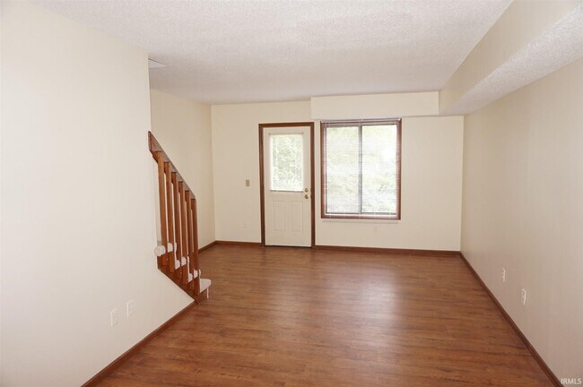 Building Photo - 10525 Oak Valley Rd