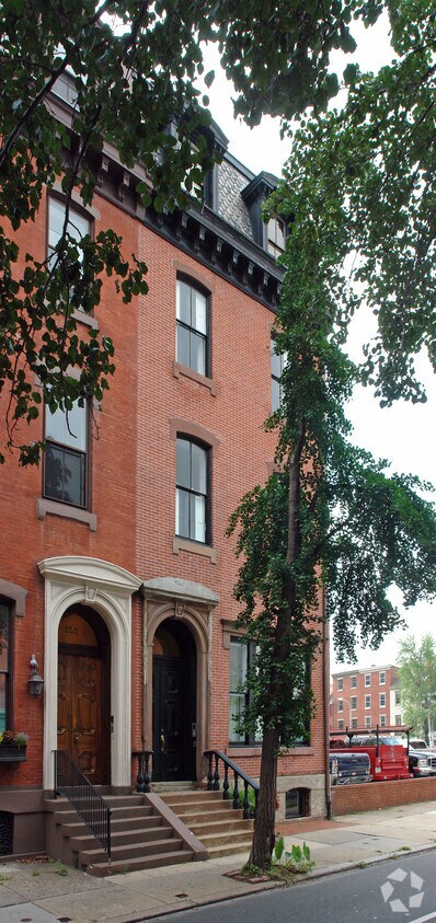 Building Photo - 329 S 17th St
