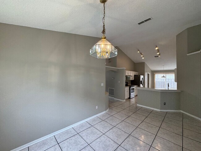 Building Photo - GORGEOUS 4 Bedroom, 2 Bathroom Home in Lak...