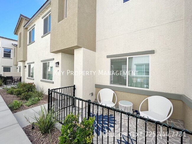 Foto del edificio - ALMOST NEW TOWNHOME WITH 3 BEDROOMS AND MO...