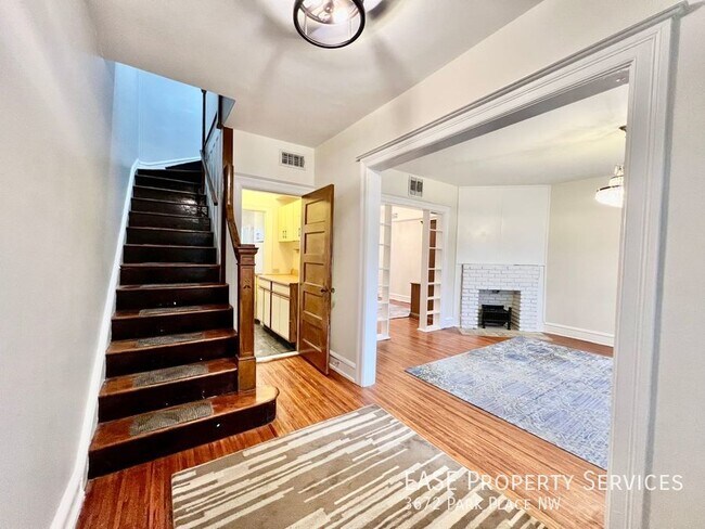 Building Photo - 3672 Park Pl NW