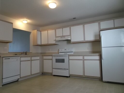 Building Photo - 200 Meadowbrook Ln