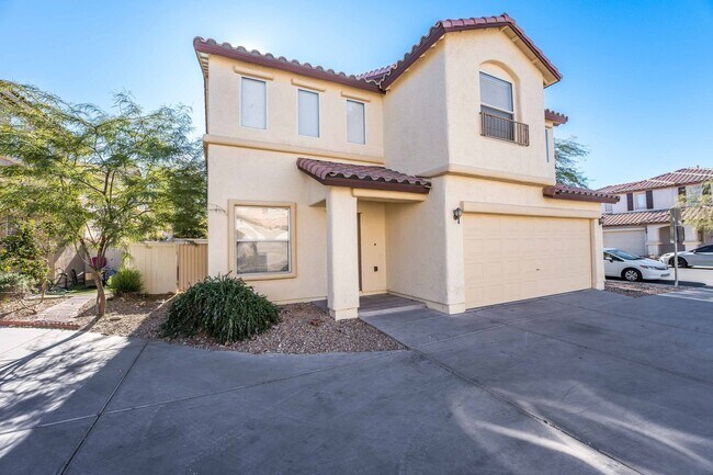 Building Photo - Charming two-story home!